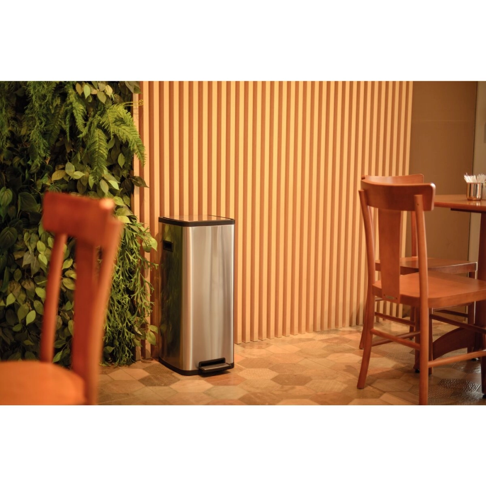 Lixeira Tramontina Octos em Aço Inox com Balde Removível e Pedal 20 L