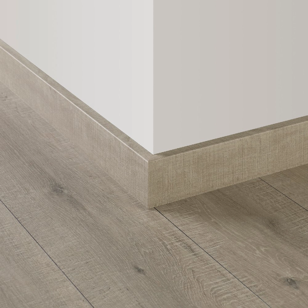 Rodapé Eligna Wide Quick Step Carvalho Acinzentado com Cortes de Serra