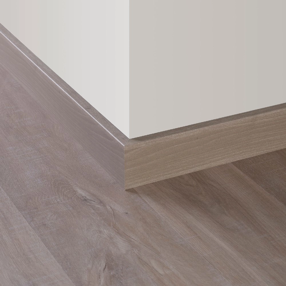 Rodapé Smart Quick Step Carvalho Natural Havana com Marcas de Serra
