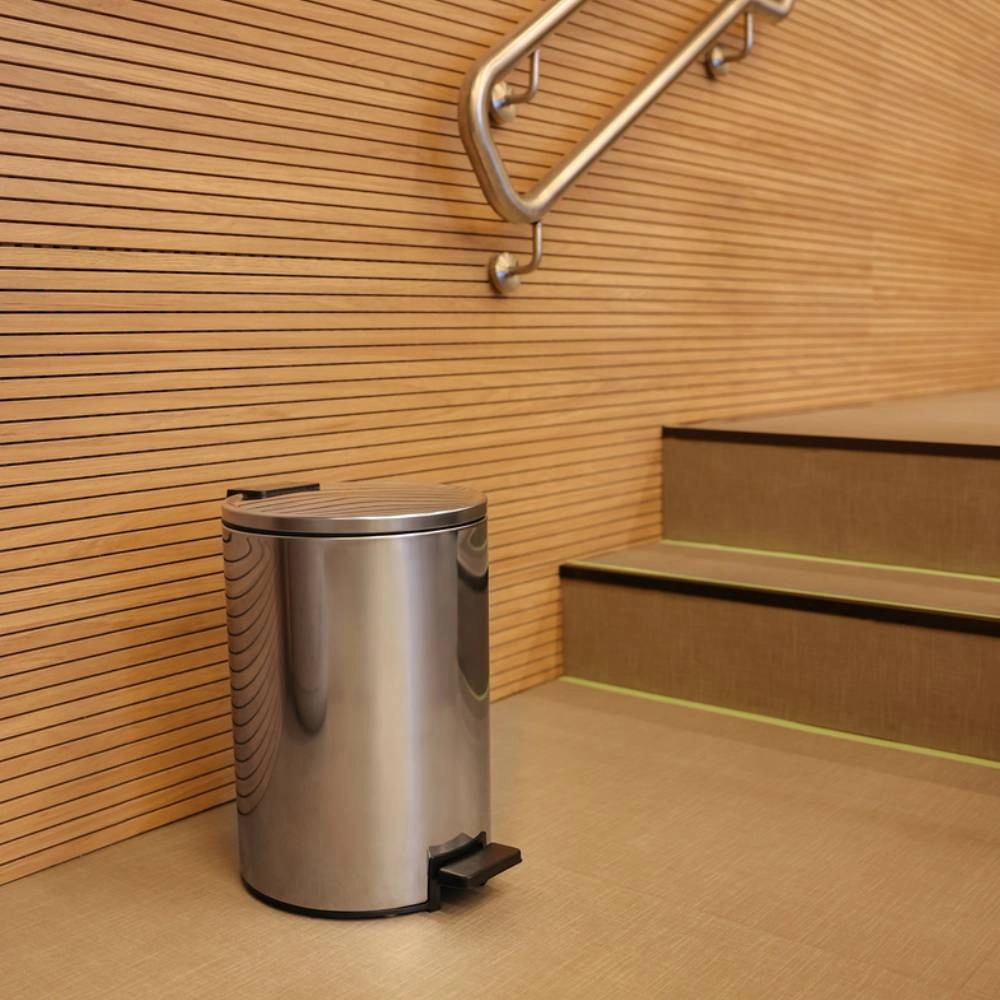 Lixeira com Pedal Tramontina Loop em Aço Inox com Acabamento Polido e Balde Interno 12 L