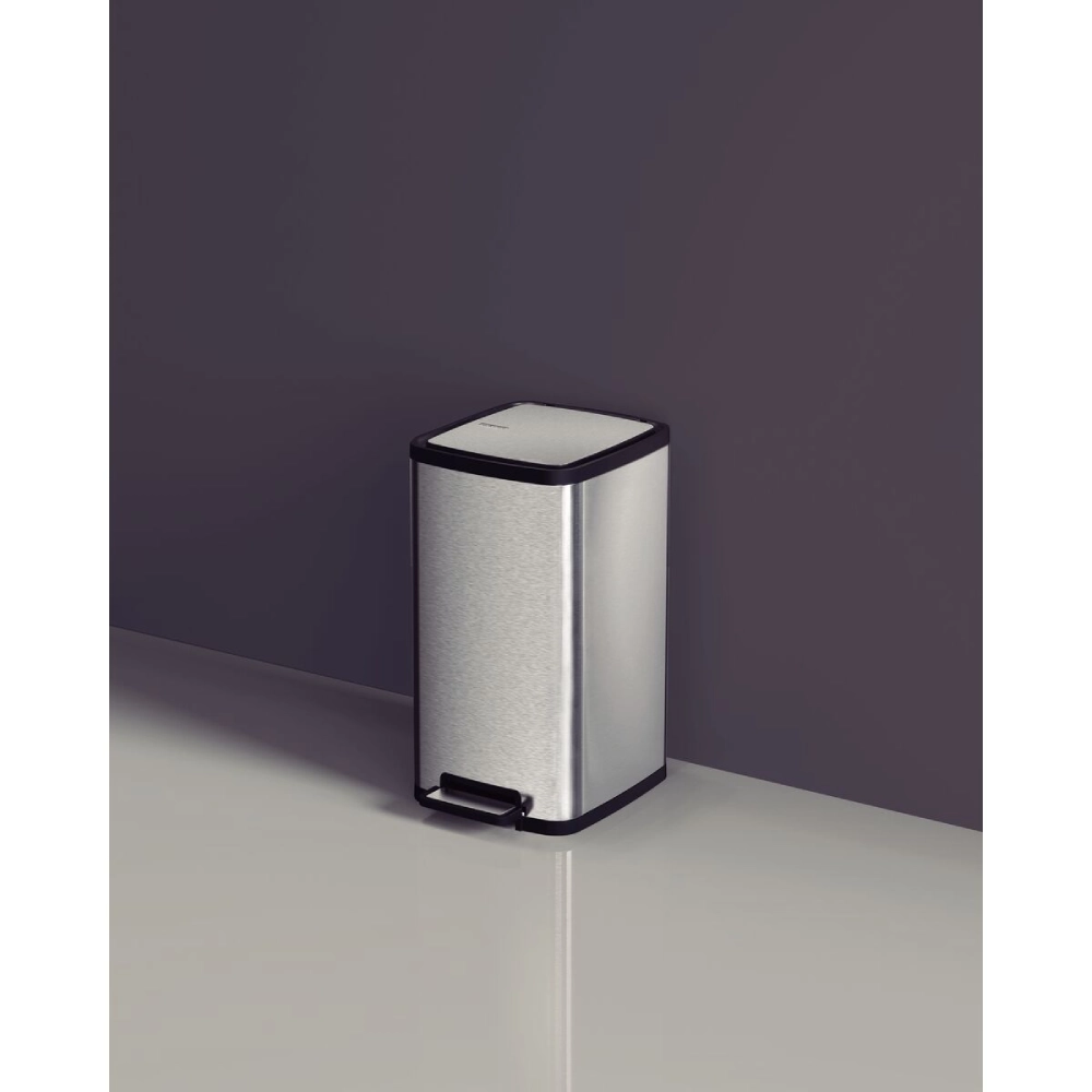 Lixeira Tramontina Octos em Aço Inox com Balde Removível e Pedal 15 L